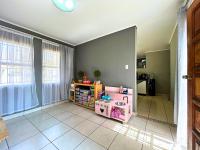  of property in Die Hoewes