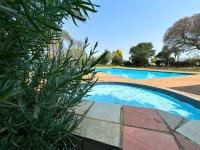  of property in Die Hoewes