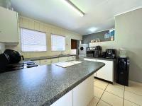  of property in Die Hoewes