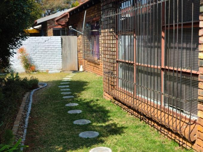3 Bedroom Simplex for Sale For Sale in Heuwelsig - MR693268