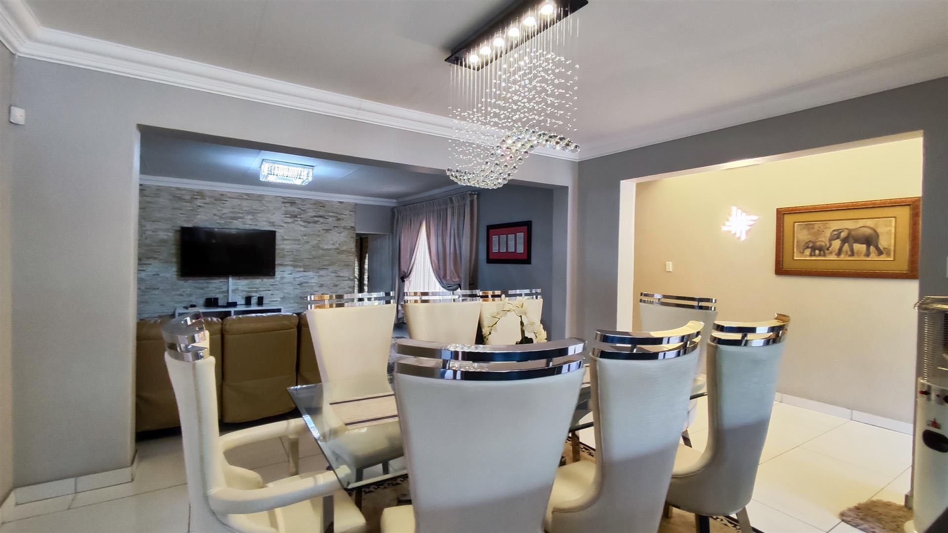 Dining Room - 8 square meters of property in Brackenhurst