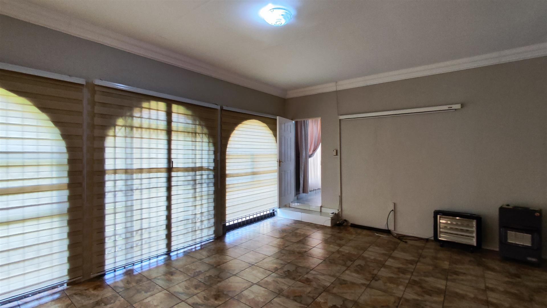 Lounges - 50 square meters of property in Brackenhurst