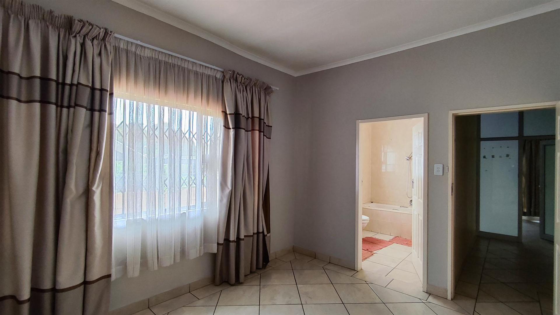 Bed Room 3 - 10 square meters of property in Brackenhurst