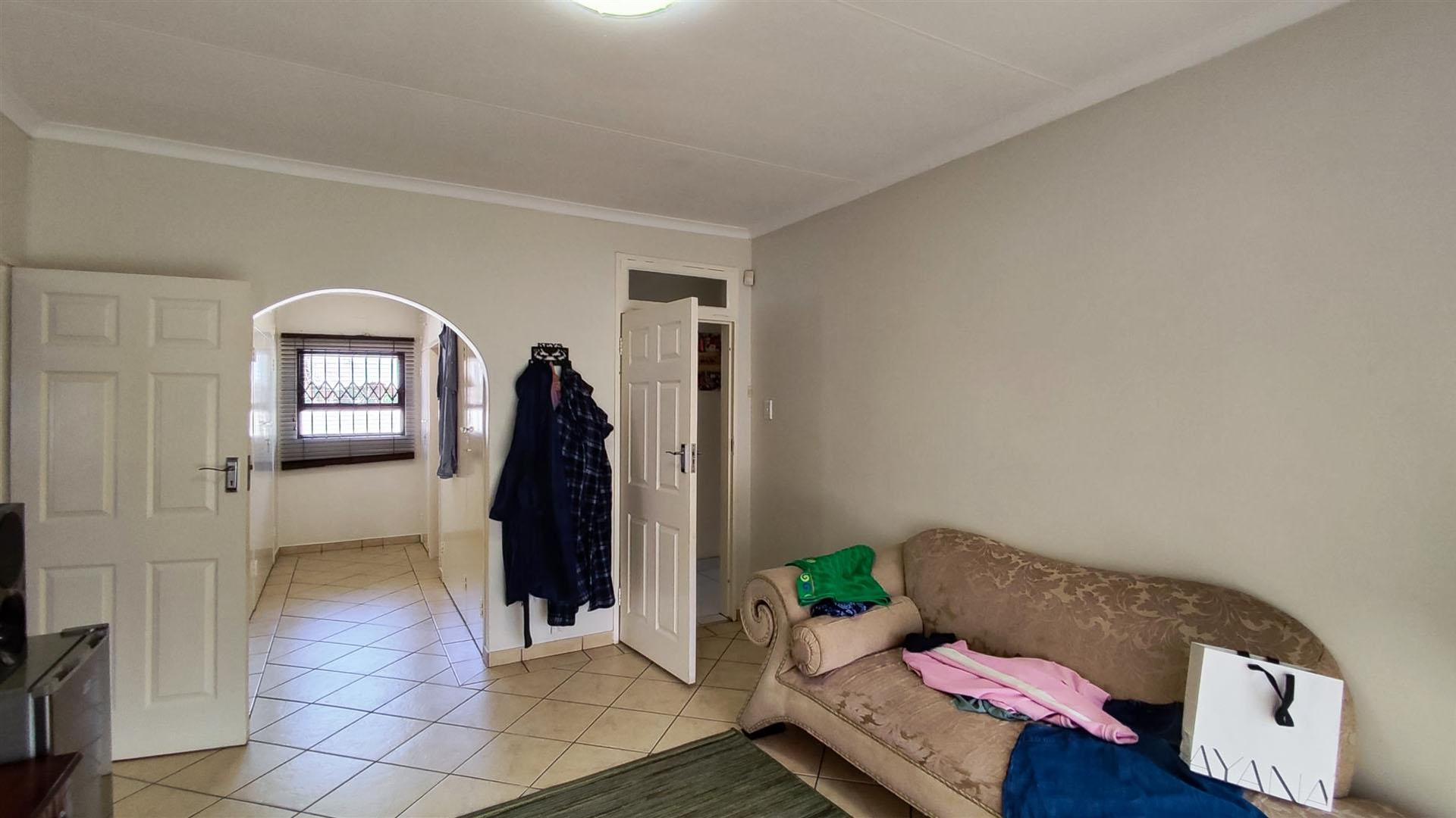 Lounges - 50 square meters of property in Brackenhurst