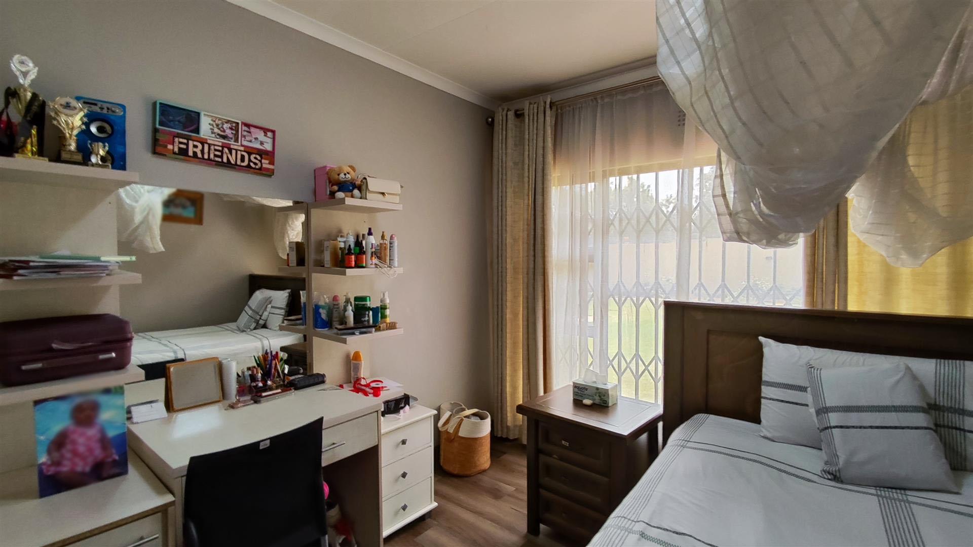 Bed Room 5+ - 8 square meters of property in Brackenhurst