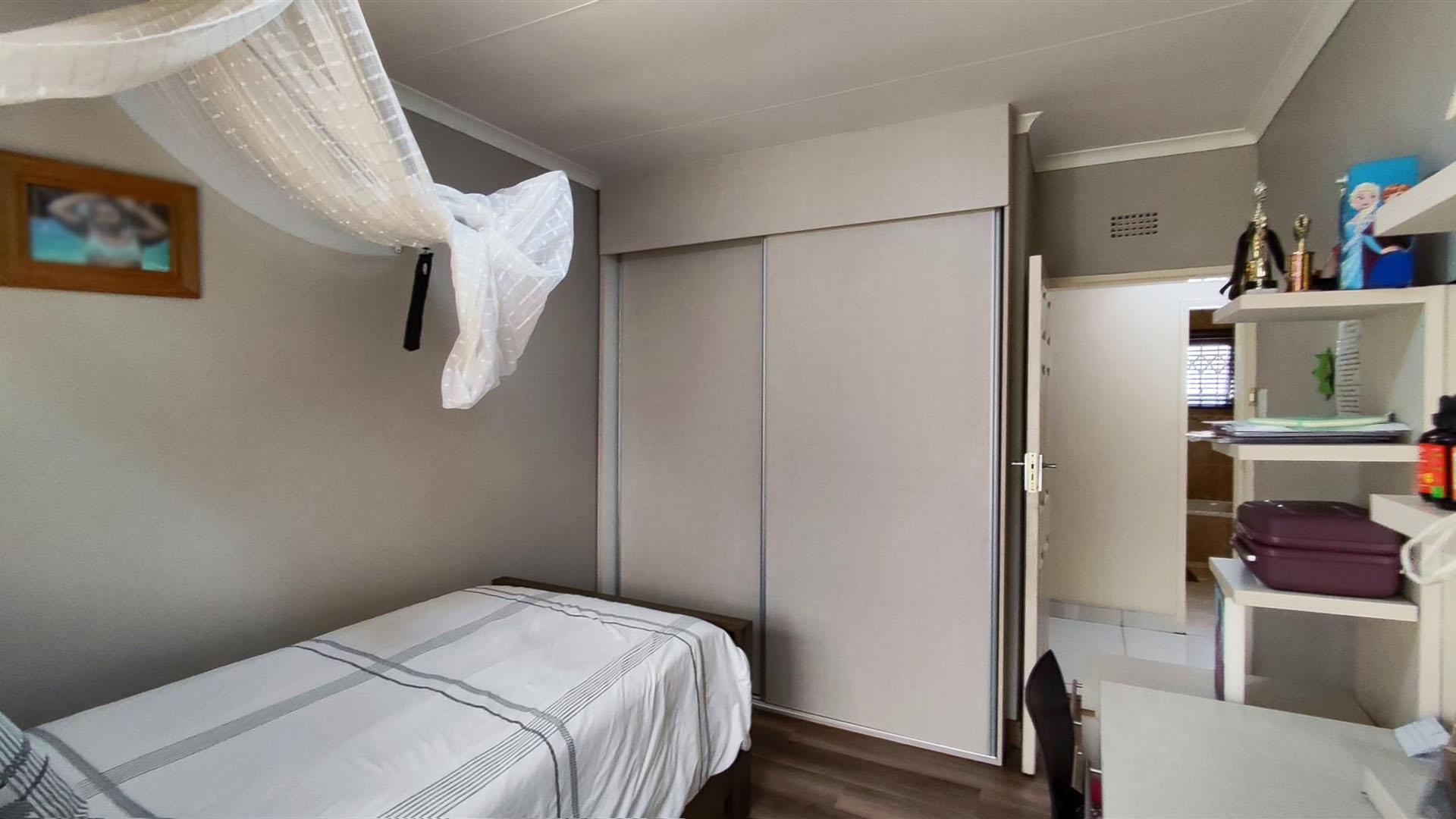 Bed Room 5+ - 8 square meters of property in Brackenhurst