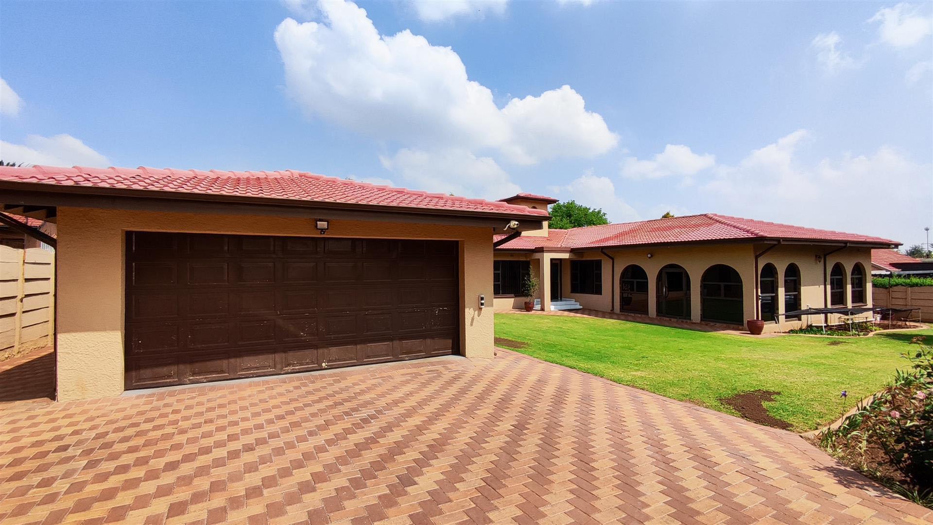 Front View of property in Brackenhurst