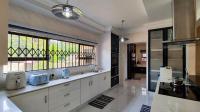 Kitchen - 11 square meters of property in Brackenhurst
