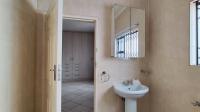 Bathroom 1 - 4 square meters of property in Brackenhurst