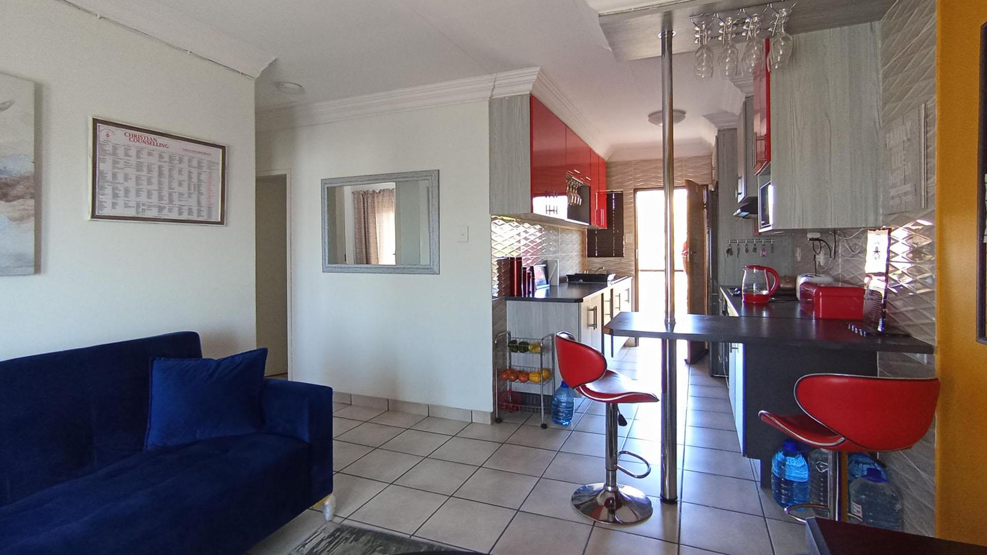Lounges - 17 square meters of property in Pretoria North