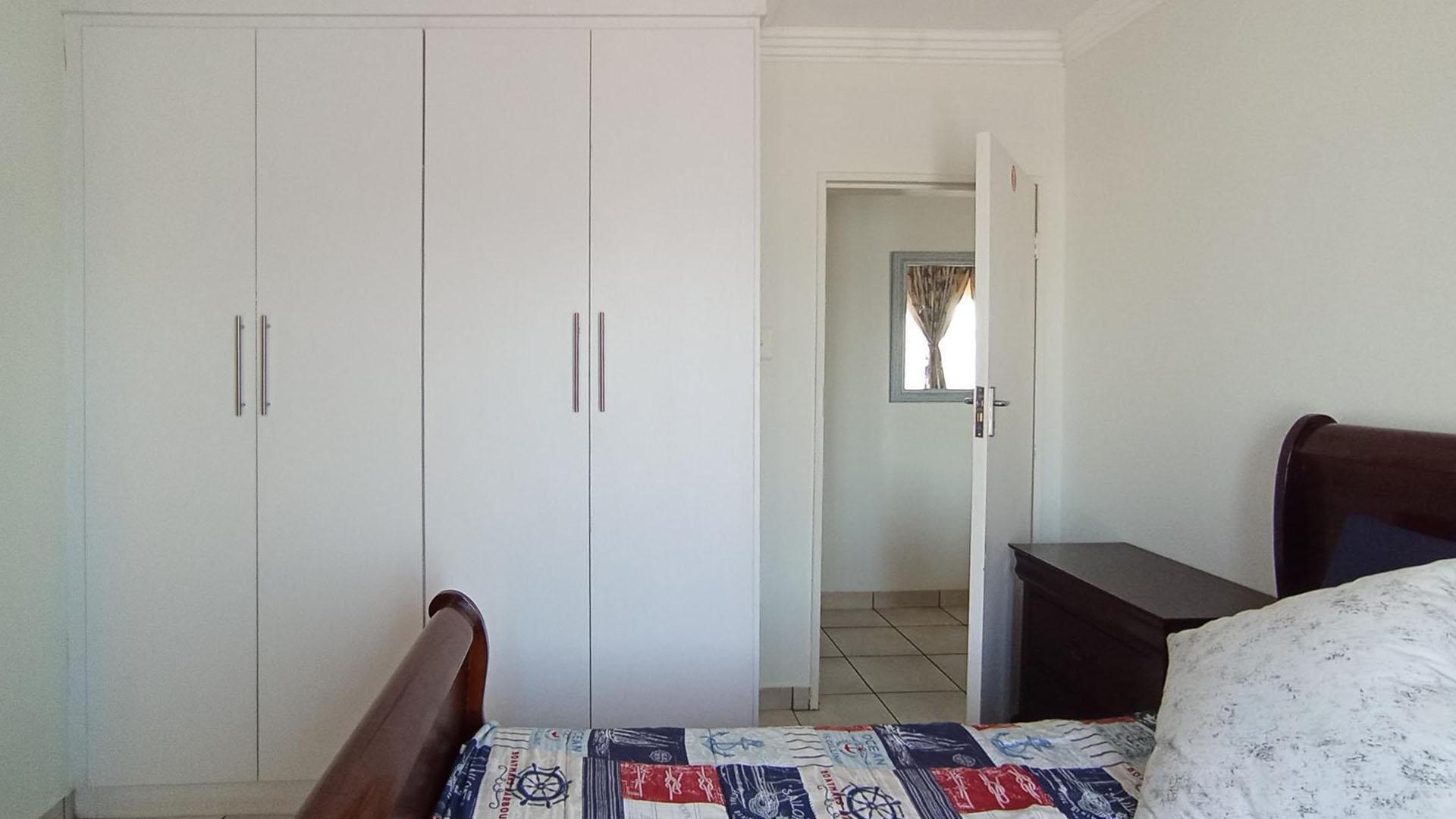 Bed Room 1 - 12 square meters of property in Pretoria North