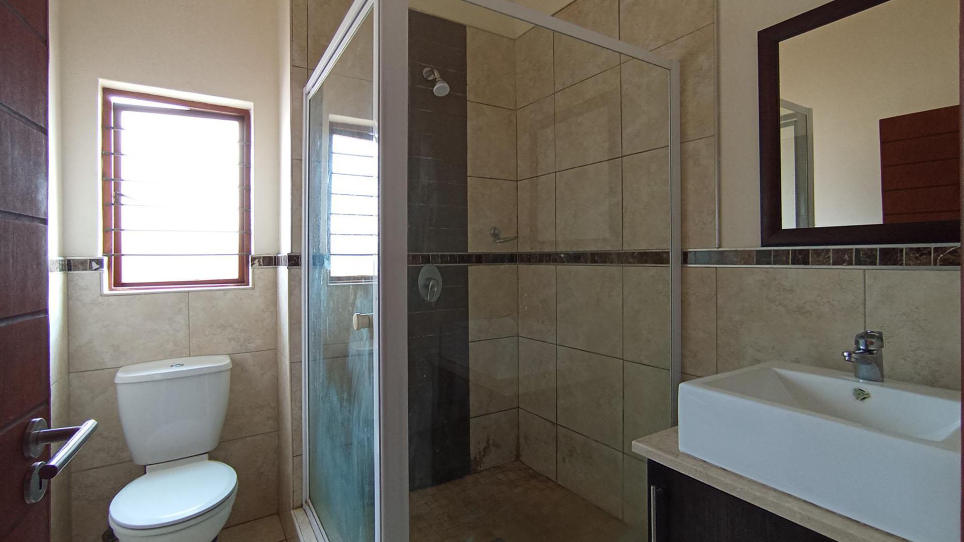 Bathroom 1 - 5 square meters of property in Pretorius Park