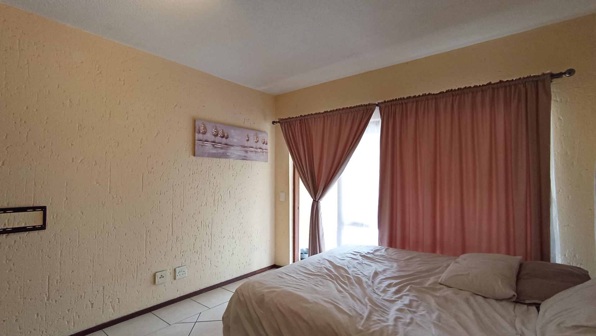 Bed Room 1 - 16 square meters of property in Lone Hill