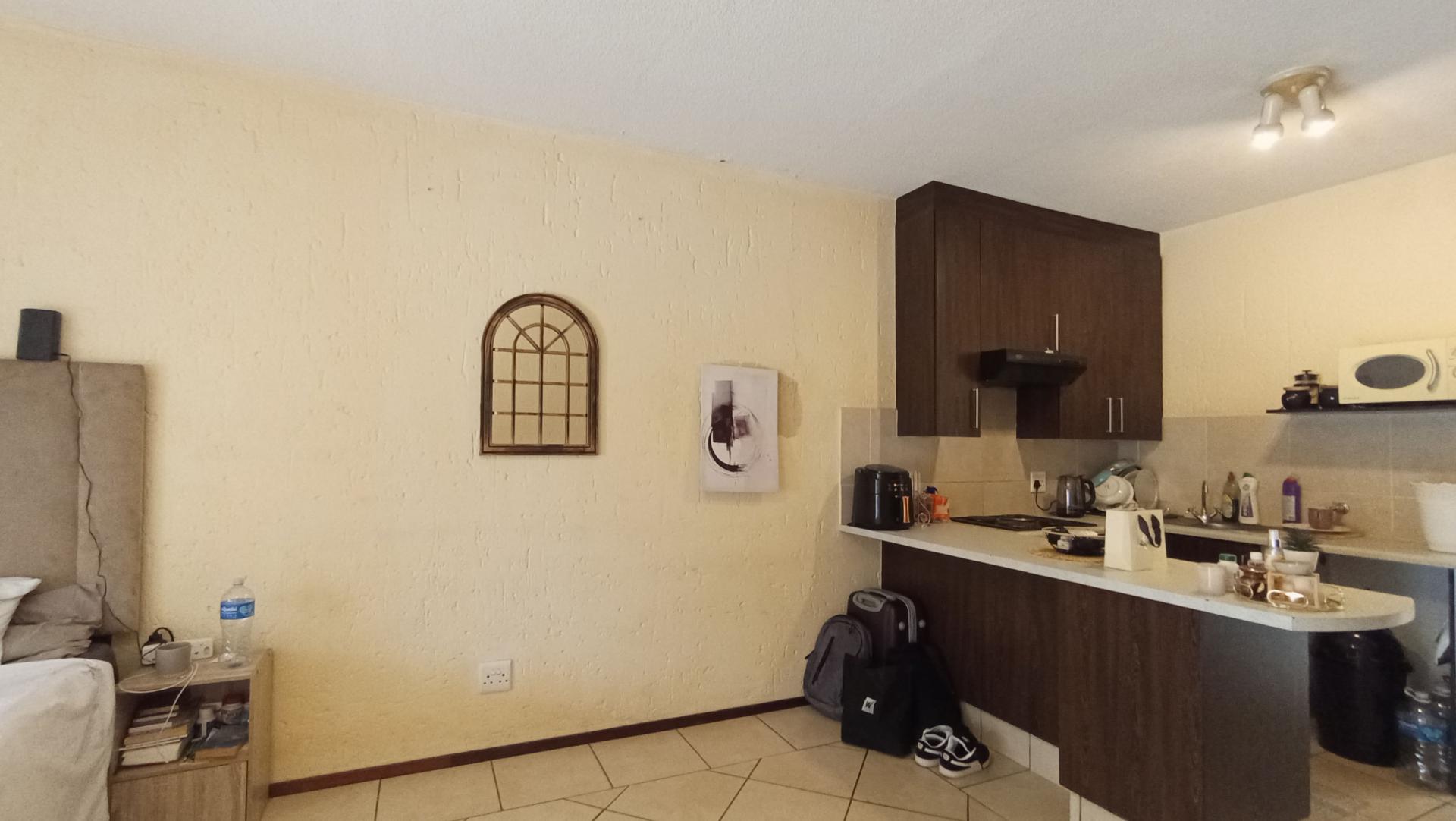 Bed Room 1 - 16 square meters of property in Lone Hill