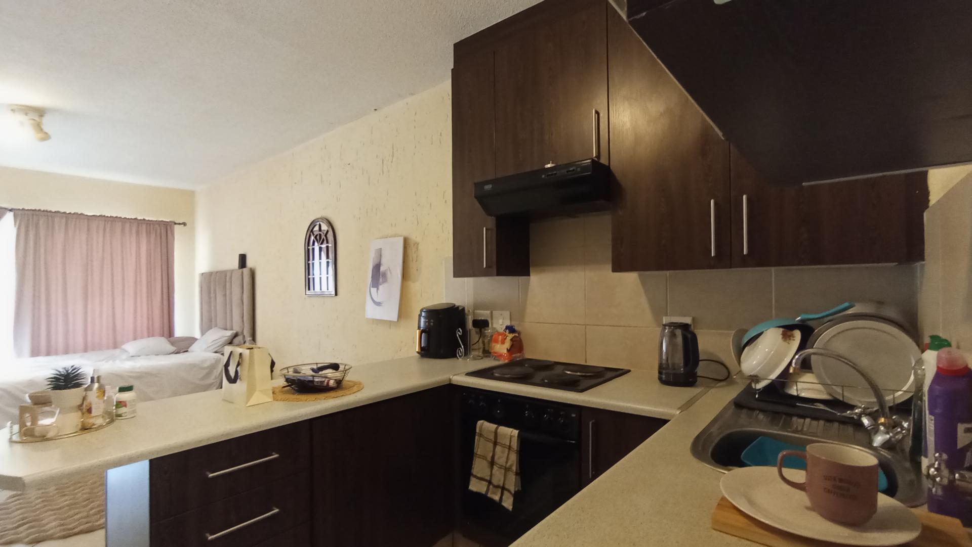 Kitchen - 8 square meters of property in Lone Hill
