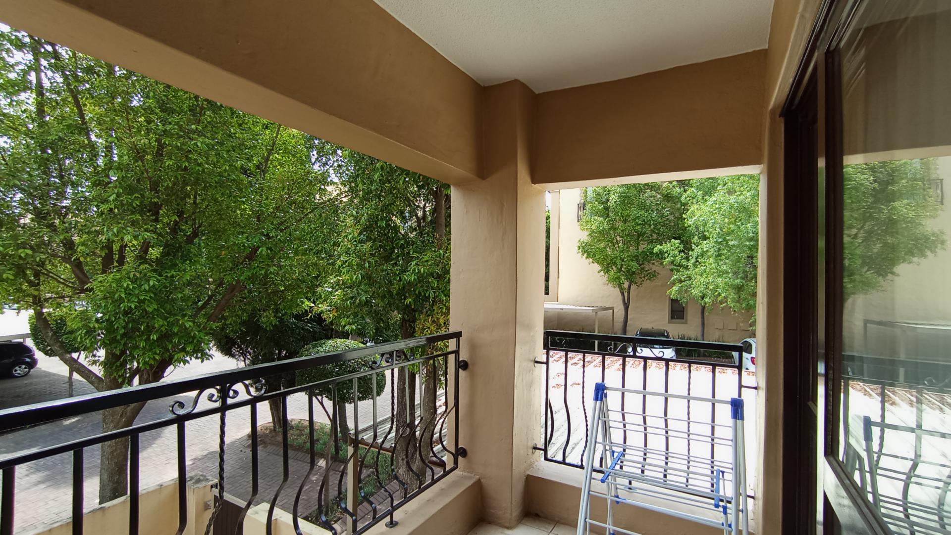 Balcony - 5 square meters of property in Lone Hill