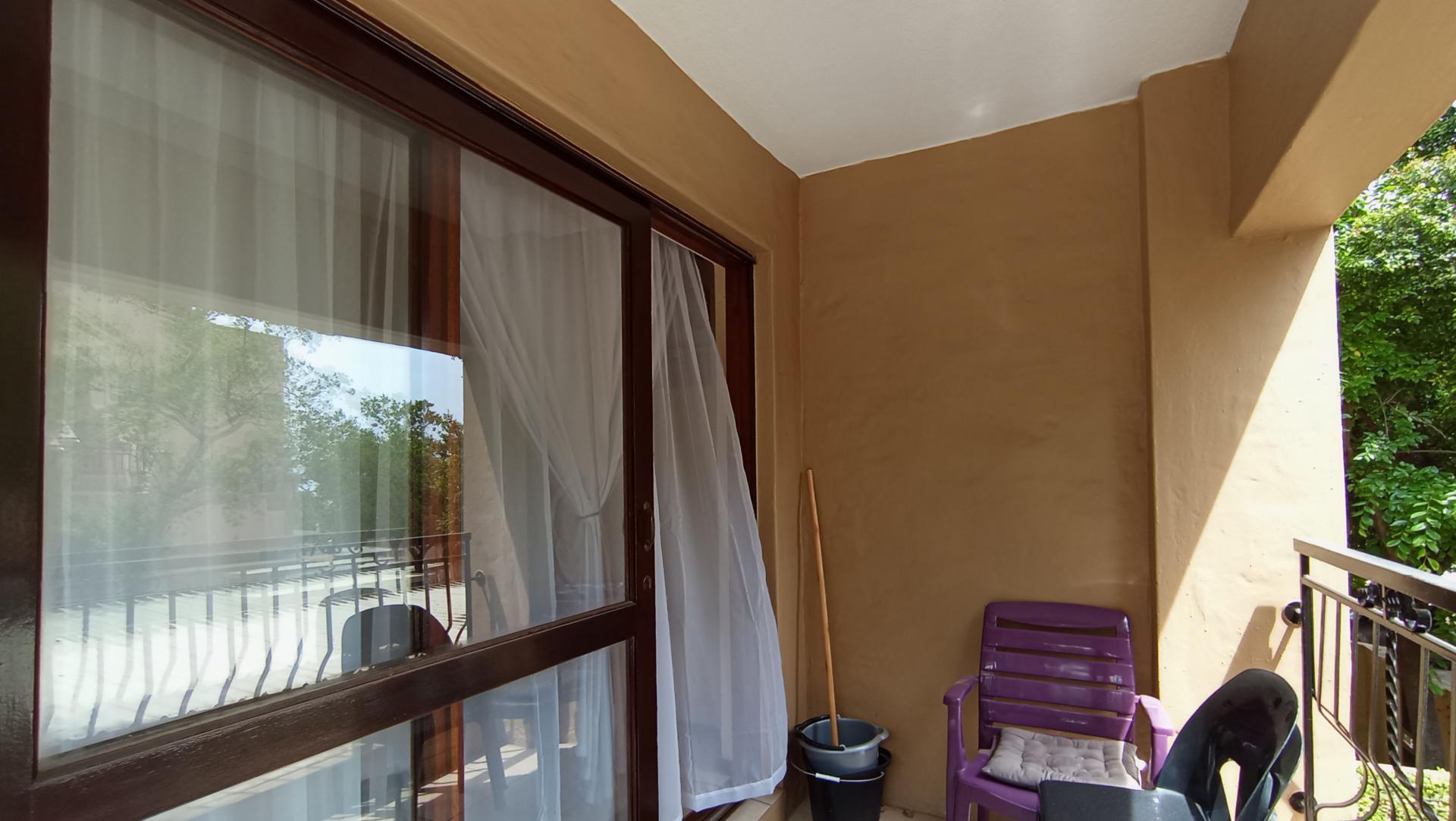 Balcony - 5 square meters of property in Lone Hill