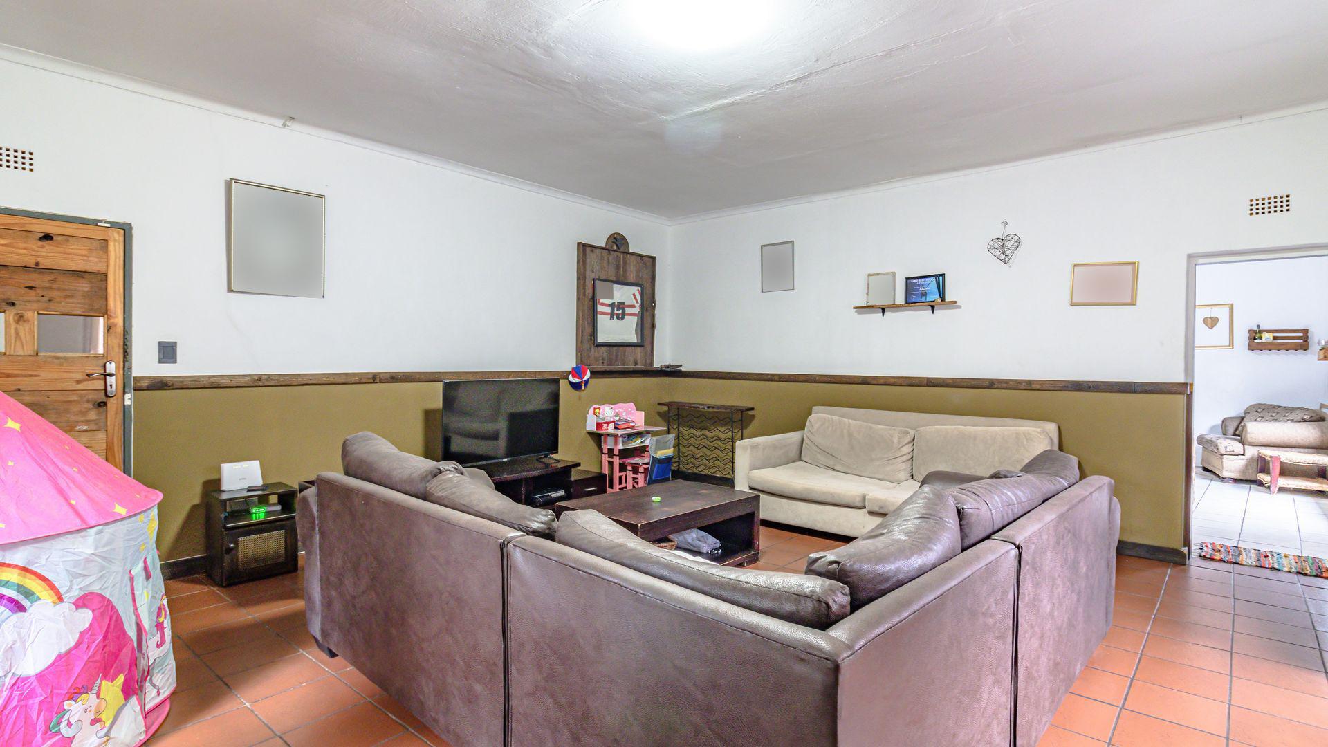 Lounges of property in Westdene (JHB)