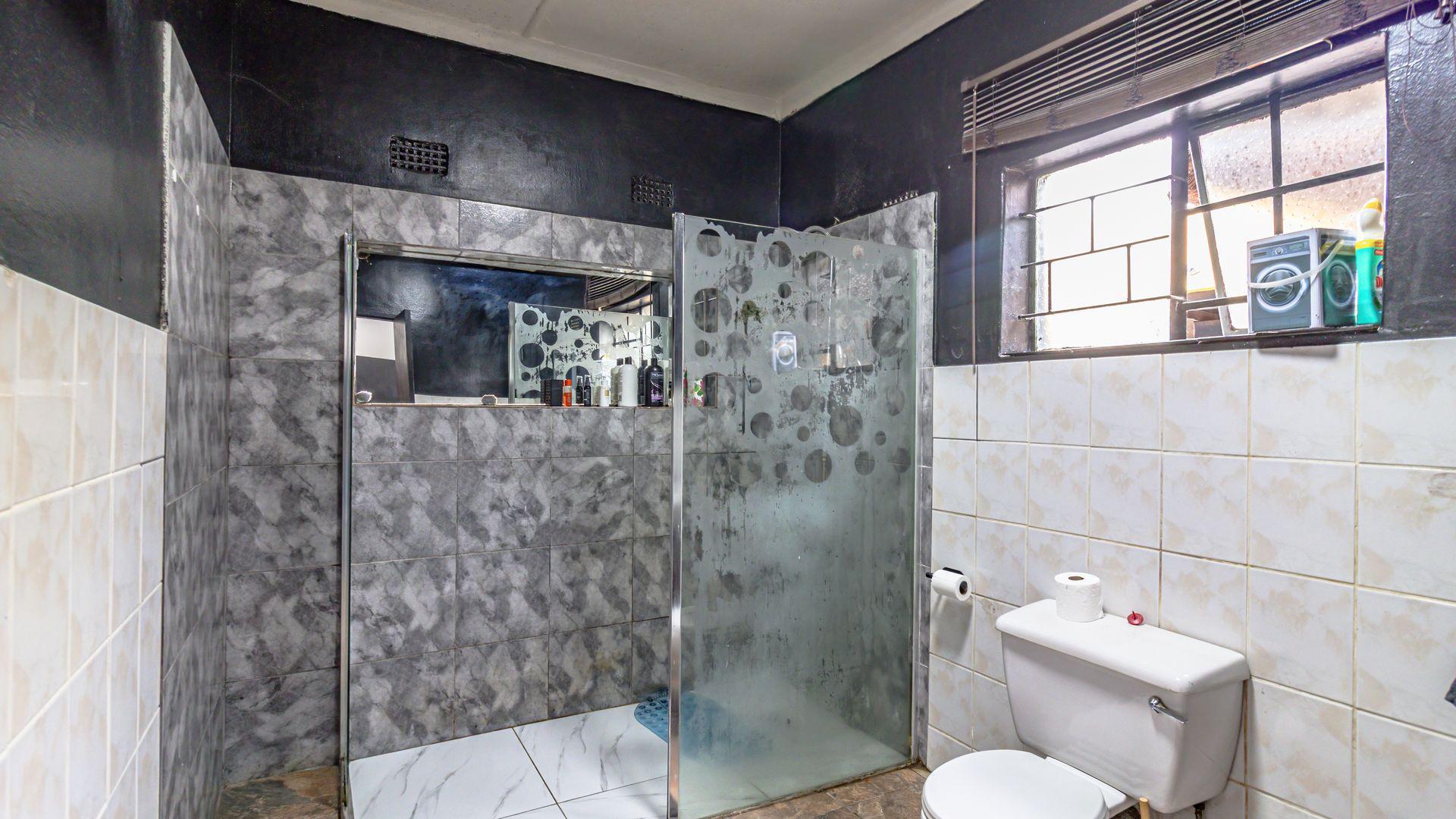 Bathroom 1 of property in Westdene (JHB)