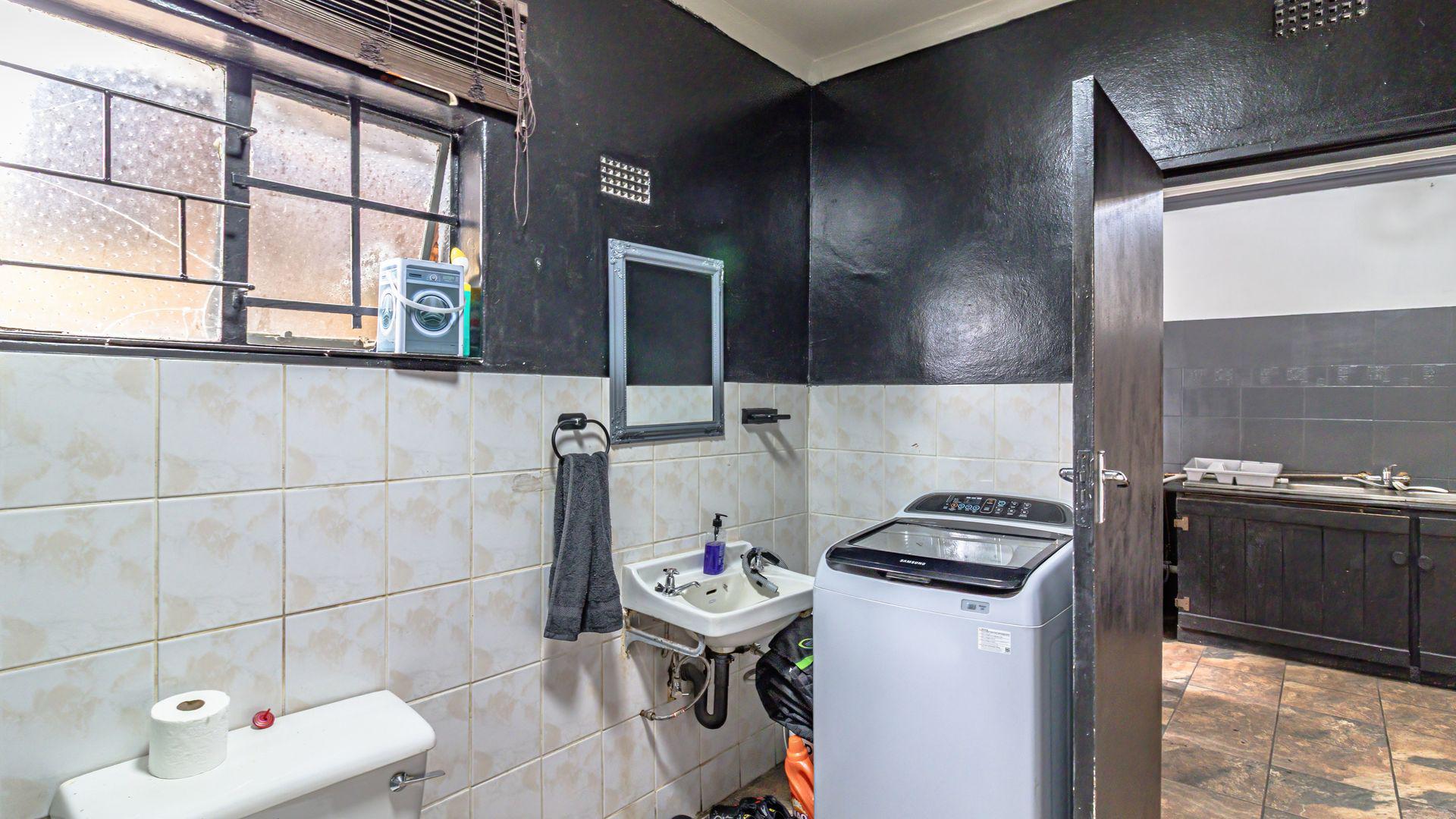 Bathroom 1 of property in Westdene (JHB)