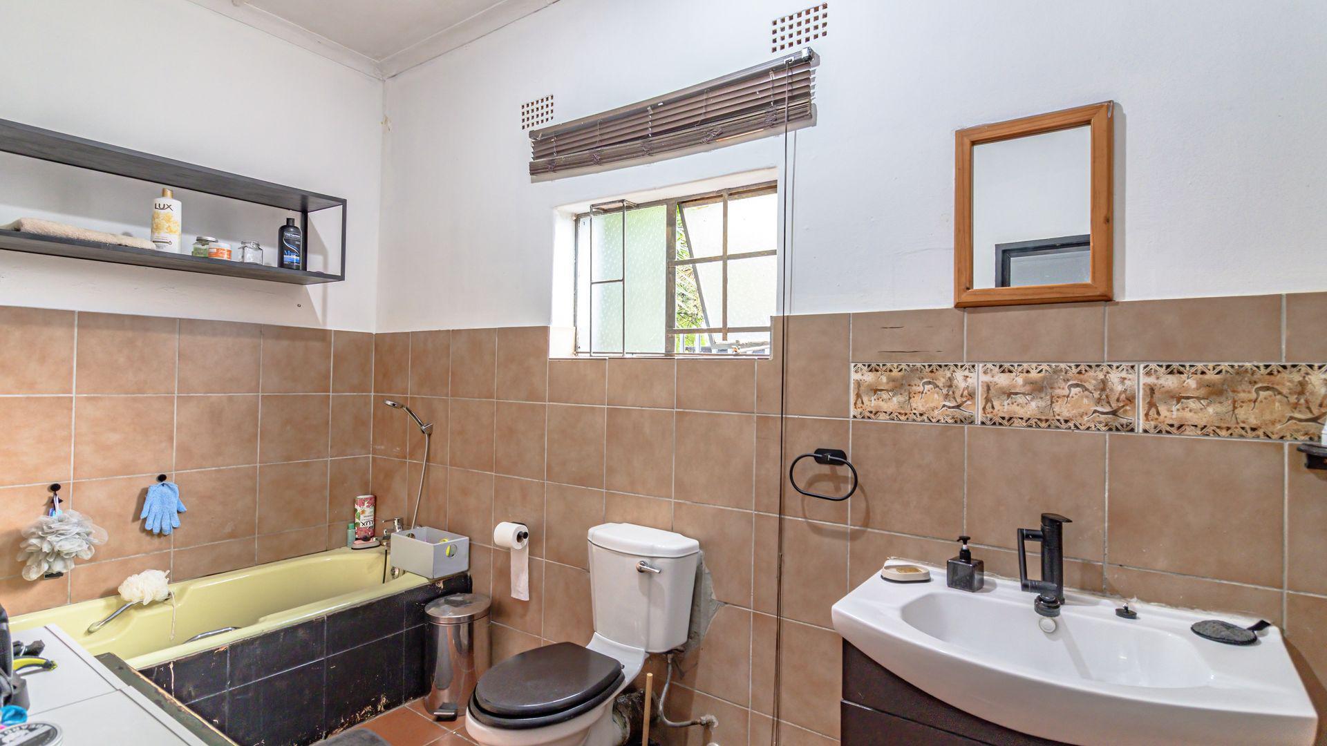 Bathroom 2 of property in Westdene (JHB)