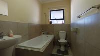 Bathroom 1 - 6 square meters of property in Witpoortjie