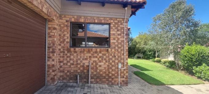 2 Bedroom Apartment for Sale For Sale in Ermelo - MR693381