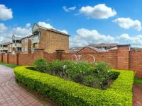  of property in Die Hoewes