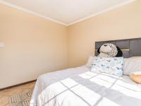  of property in Die Hoewes