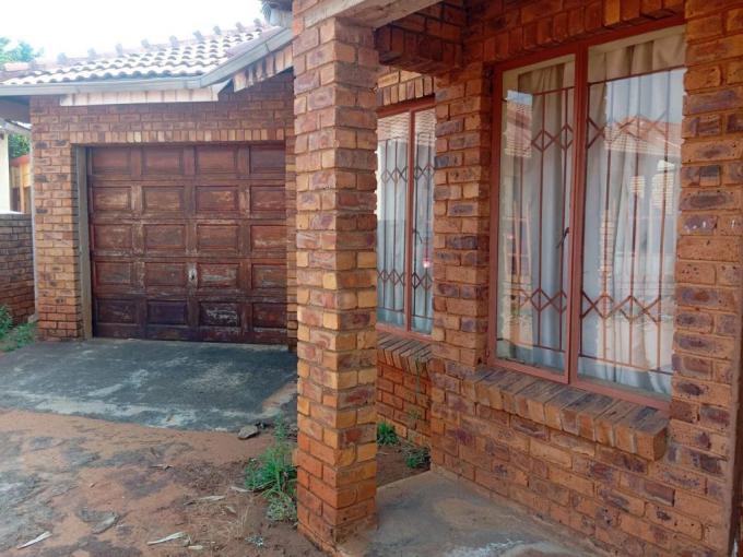 3 Bedroom House for Sale For Sale in Geelhoutpark - MR693411