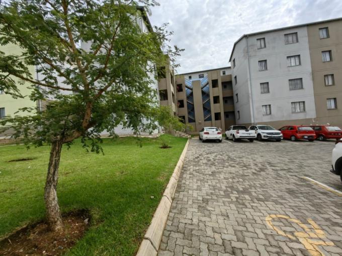 2 Bedroom Apartment to Rent in Fleurhof - Property to rent - MR693419