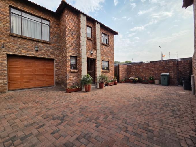 3 Bedroom Simplex for Sale For Sale in Randhart - MR693455