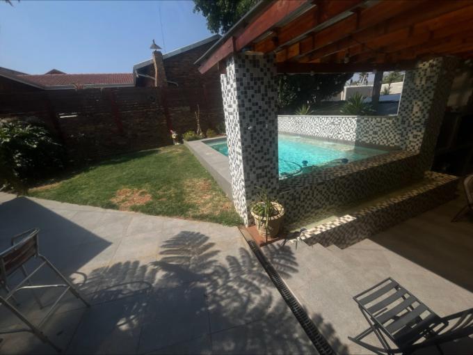 4 Bedroom House for Sale For Sale in Suideroord - MR693457