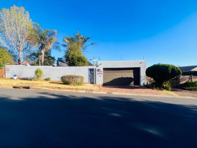 4 Bedroom House for Sale For Sale in Suideroord - MR693466