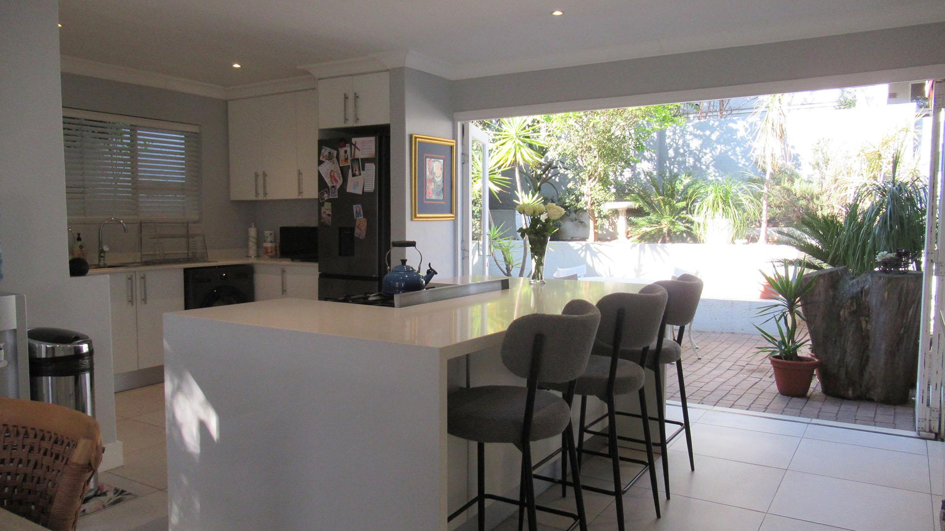 Kitchen - 34 square meters of property in Maroeladal