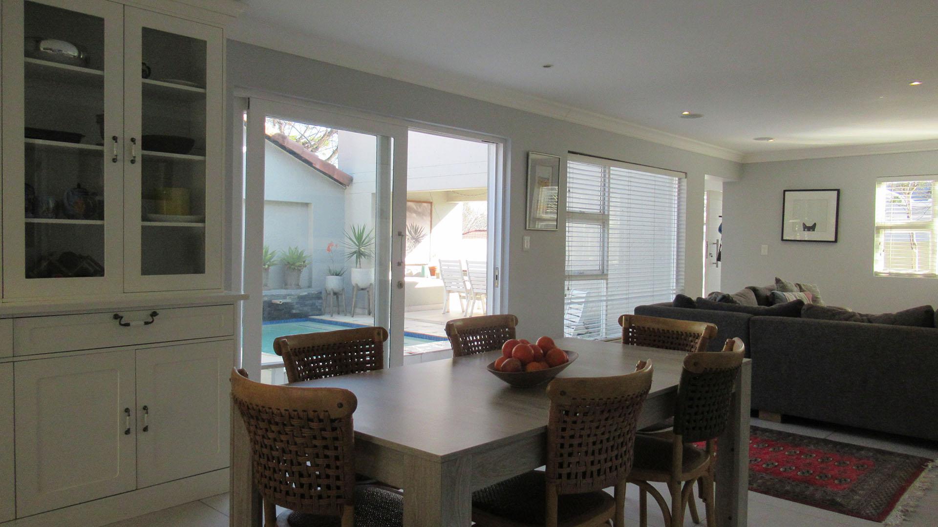 Dining Room - 11 square meters of property in Maroeladal