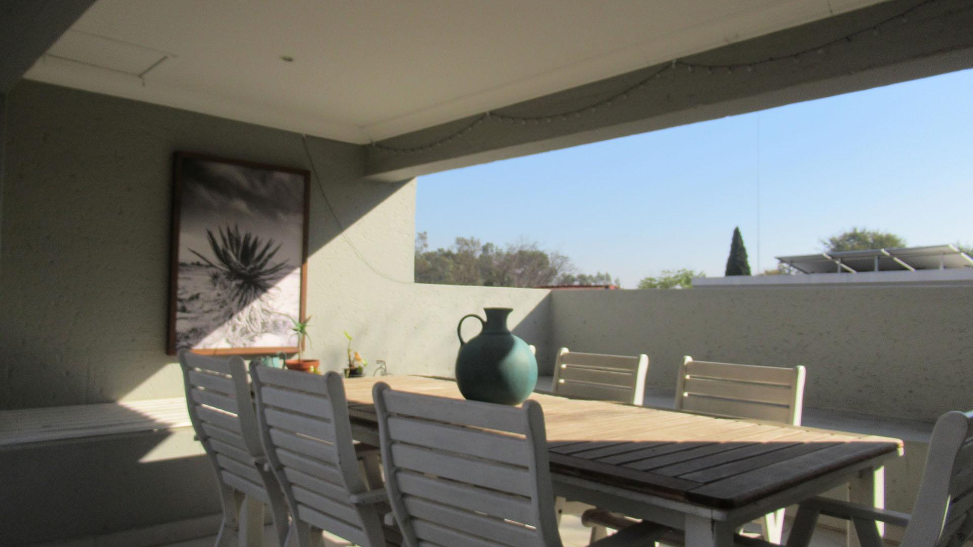 Patio - 13 square meters of property in Maroeladal
