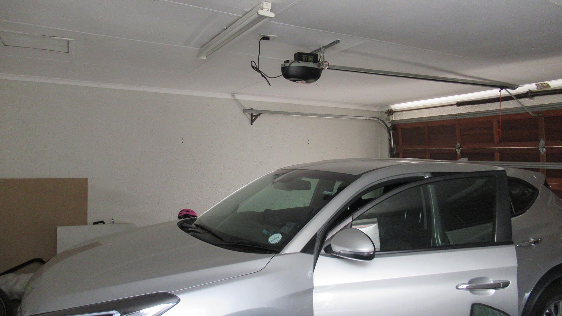 Garage - 42 square meters of property in Maroeladal