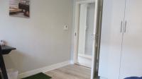 Bed Room 1 - 12 square meters of property in Maroeladal