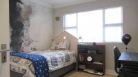 Bed Room 1 - 12 square meters of property in Maroeladal