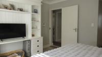 Main Bedroom - 23 square meters of property in Maroeladal