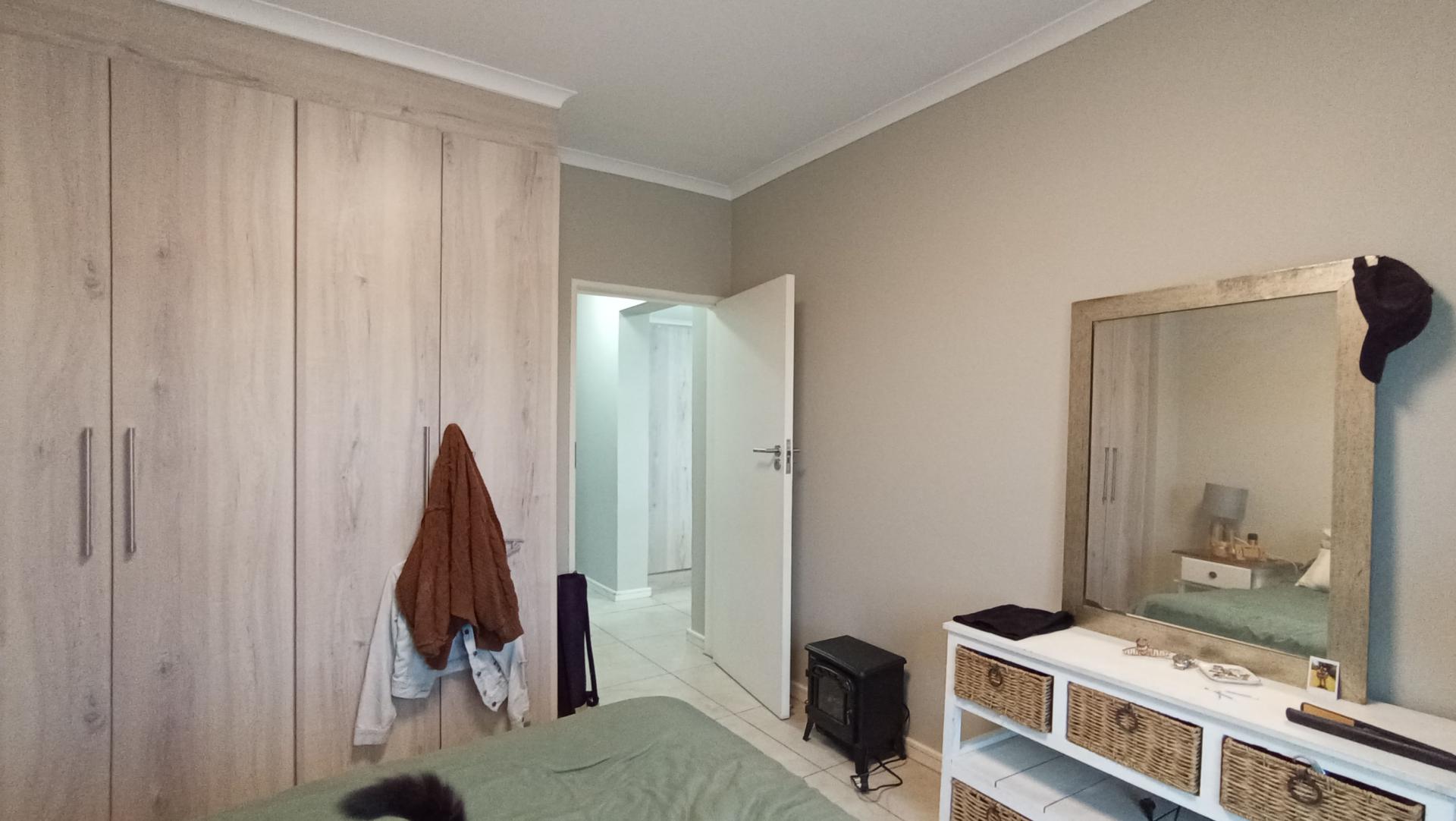 Bed Room 1 - 14 square meters of property in Noordhang