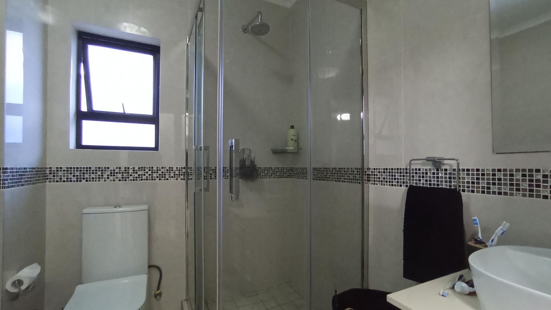 Bathroom 1 - 6 square meters of property in Noordhang