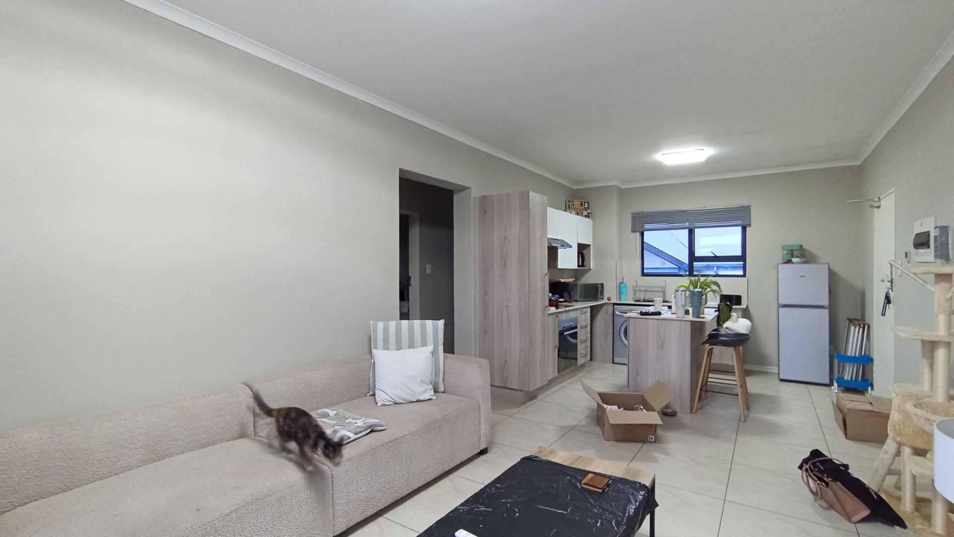 Lounges - 16 square meters of property in Noordhang