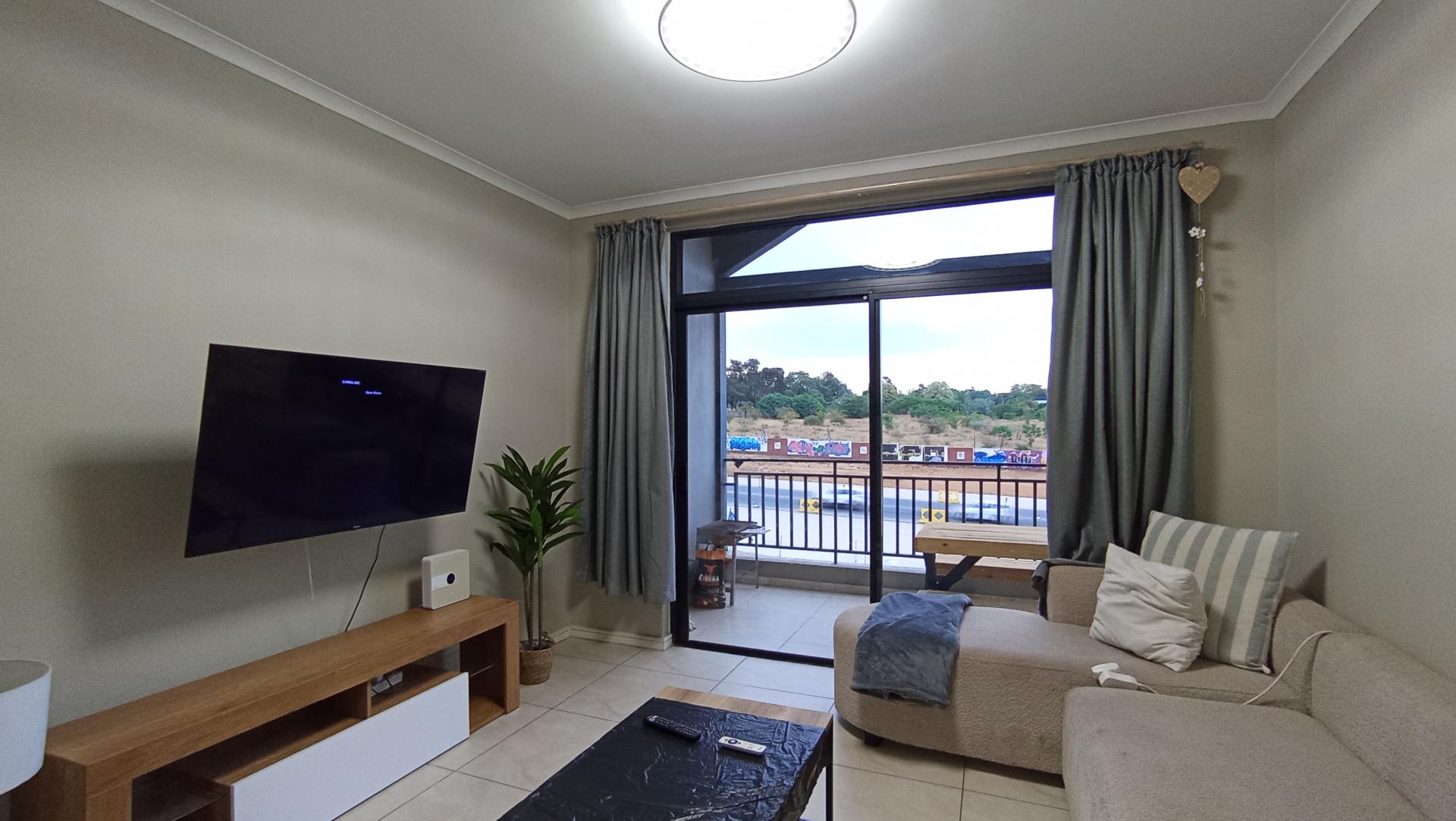 Lounges - 16 square meters of property in Noordhang