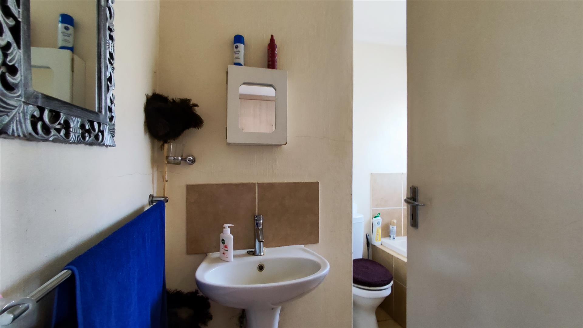 Bathroom 1 - 5 square meters of property in Sharon Park