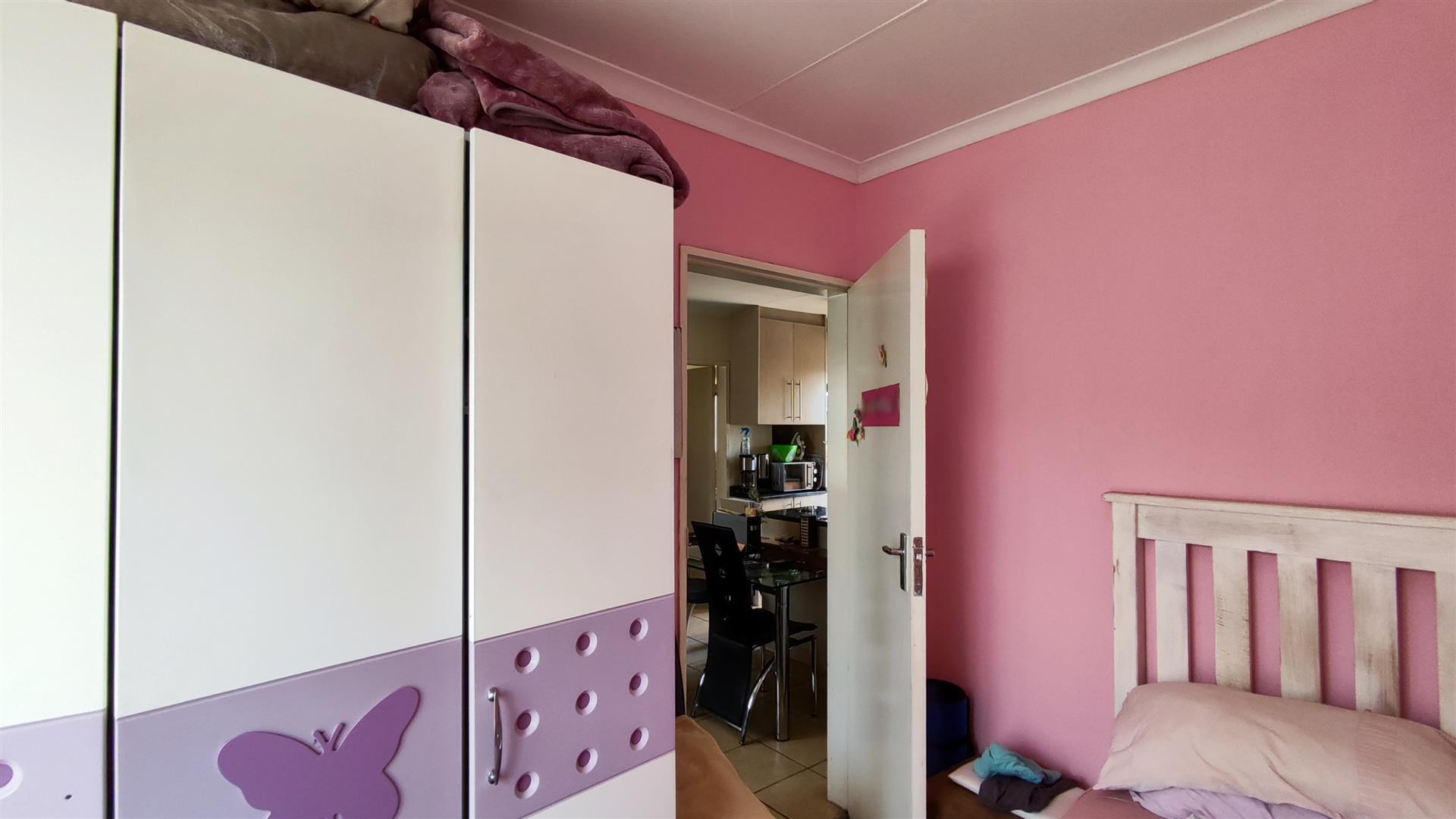 Bed Room 1 - 9 square meters of property in Sharon Park