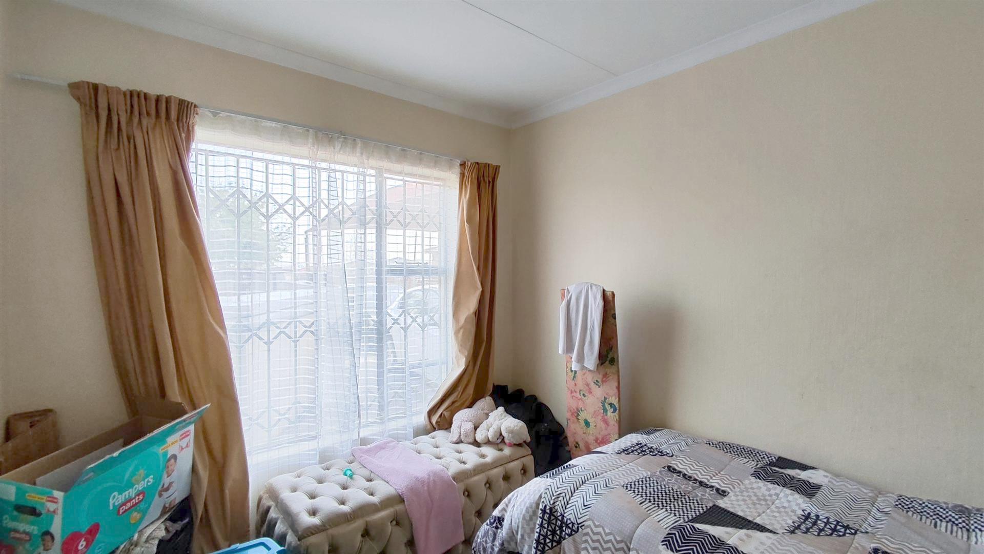 Bed Room 2 - 9 square meters of property in Sharon Park