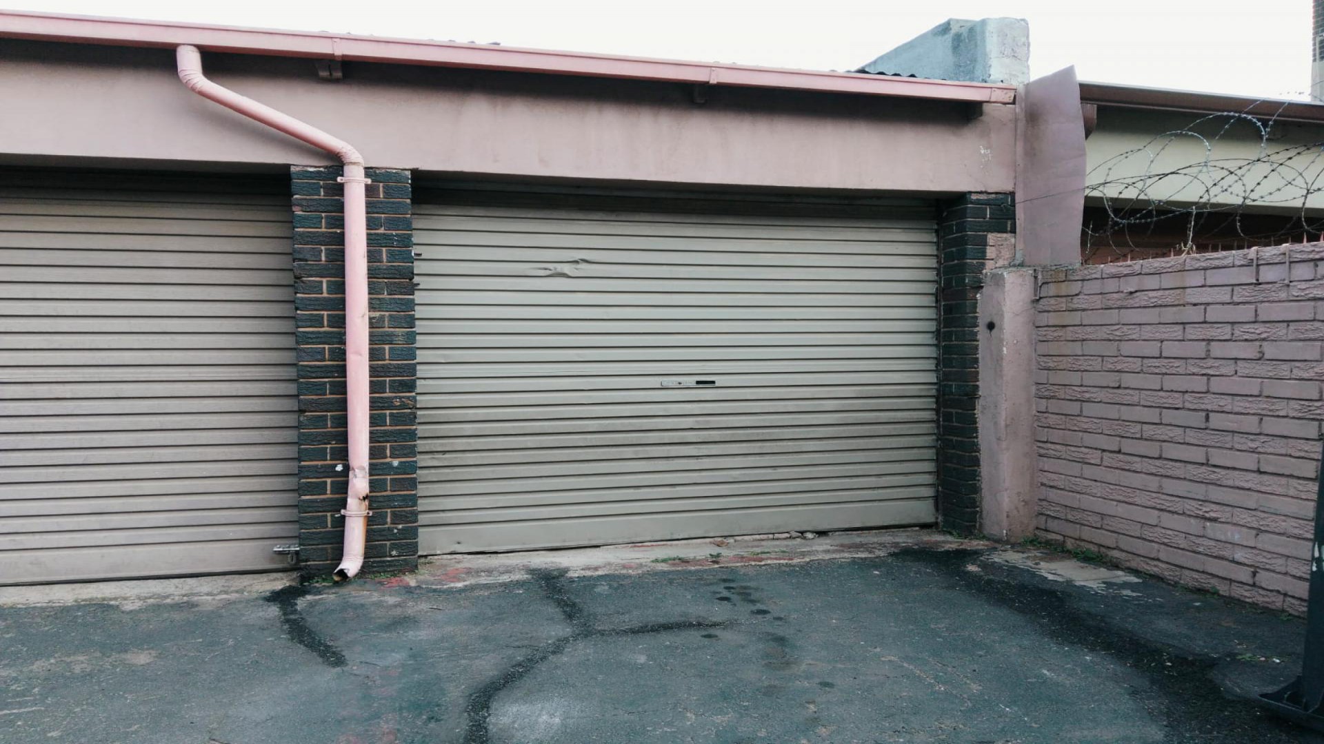 Garage of property in Dalview