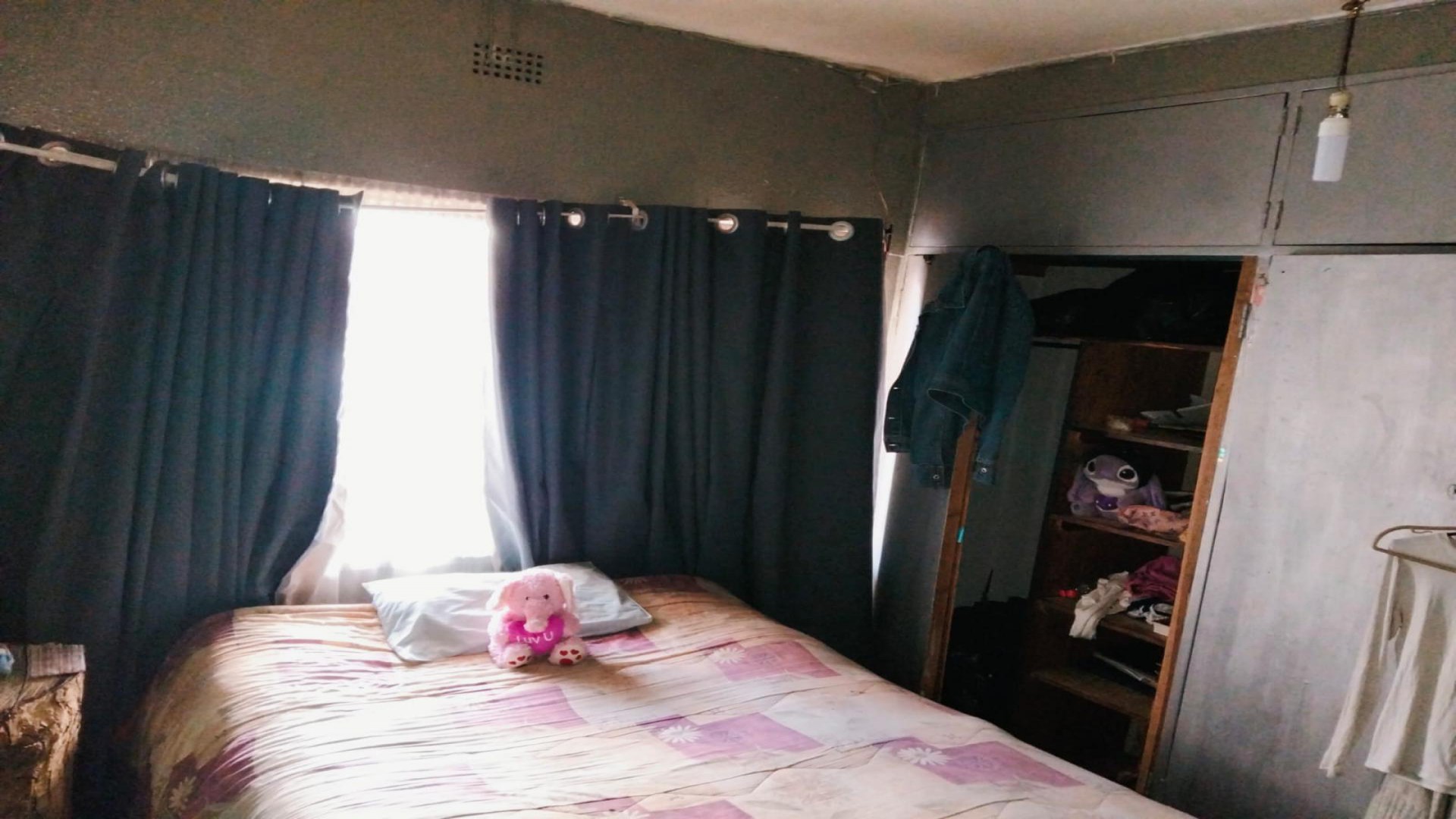 Bed Room 1 of property in Dalview
